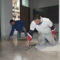 Béton ciré millimétrique coulé en couches minces